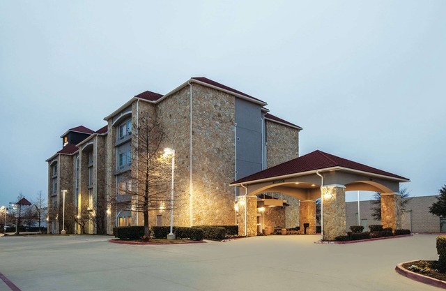 La Quinta Inn & Suites by Wyndham Mansfield TX