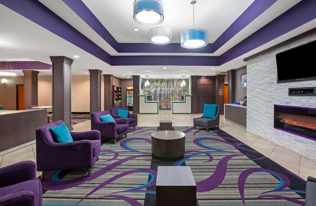 La Quinta Inn & Suites by Wyndham Pasadena North