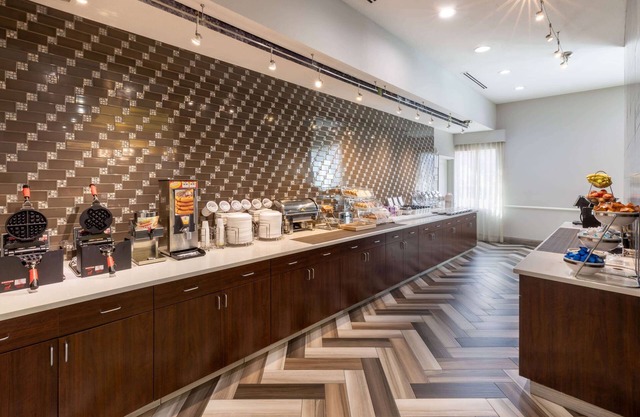 La Quinta Inn & Suites by Wyndham Houston NW Beltway8/WestRD