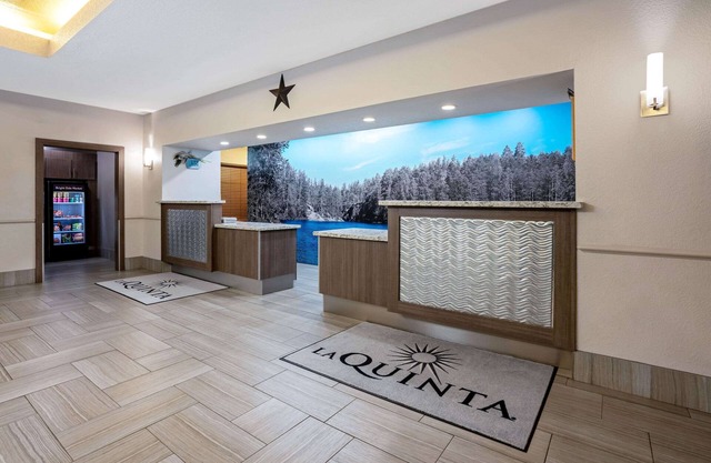 La Quinta Inn & Suites by Wyndham Conroe