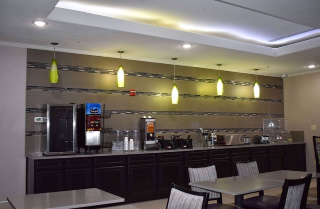 La Quinta Inn & Suites by Wyndham Kyle - Austin South
