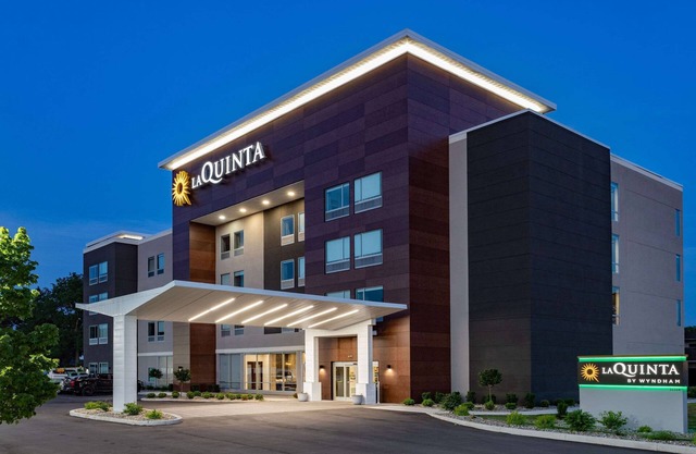 La Quinta Suites by Wyndham South Bend Notre Dame Area