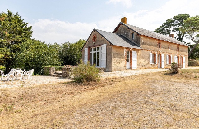 "La Savarière": Cottage and beach for 12 people