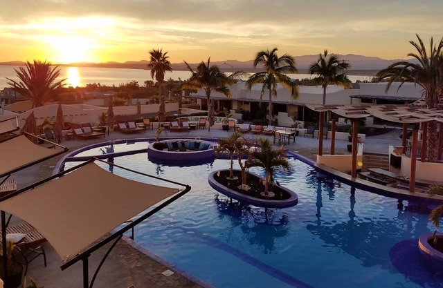 La Ventana Penthouse 2 BR 2.5 BA Big Panoramic Living Room at Club Cerralvo