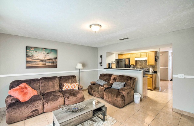 La Vergne Townhome: 22 Mi to Dtwn Nashville!