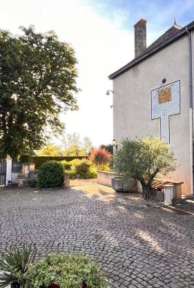 La Villa De L'etang Burgundy