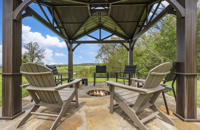 Labor Day Open-Near Branson & Thunder Ridge-Free Tickets-Live Llamas-Private HotTub-Near Lakes