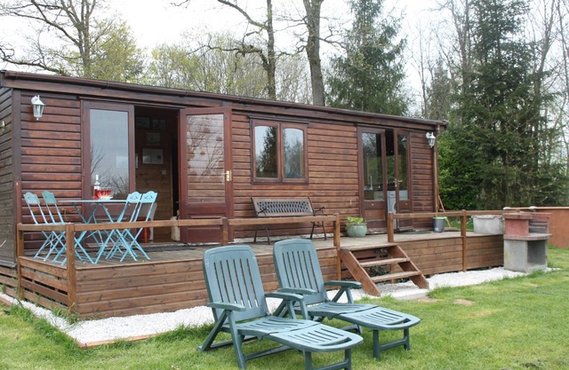 Lac Lucie chalet and private lake, hot tub, private pool, woodland and wildlife