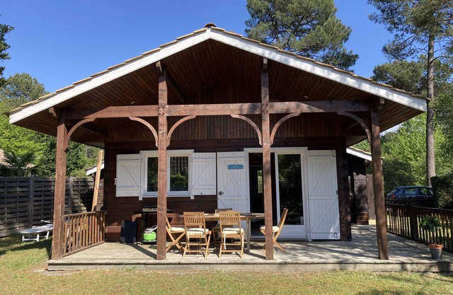 Lacanau, Marina de Talaris, pretty wooden house near the lake