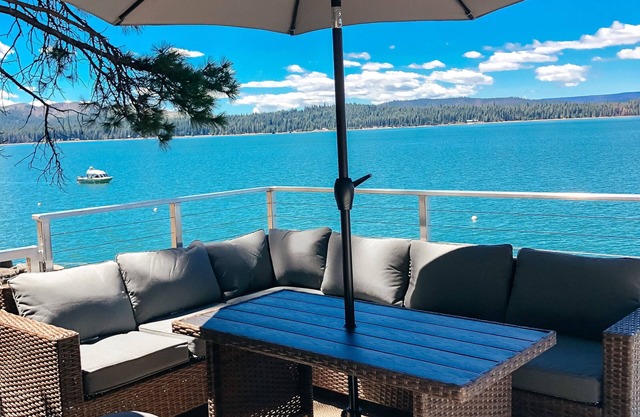 LACC Lakefront Enjoyment- 4Bed/3Bath with Private Dock & Buoy!