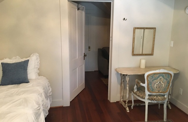 Lacey room of Cala Lily