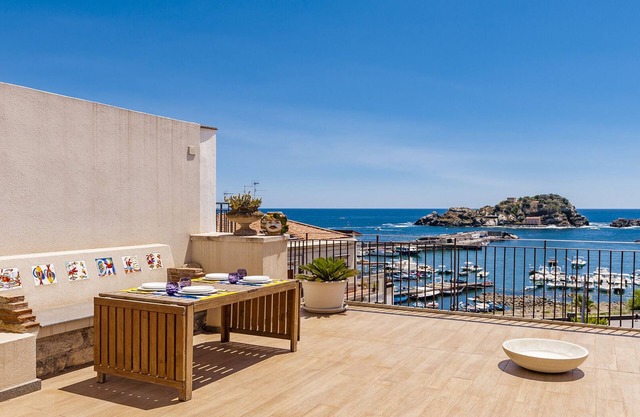 Lachea Seaview Penthouse - Short Lets