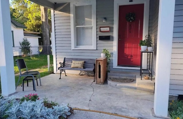 Lafayette Home: Patio, Kitchen & Kid-Friendly Amenities