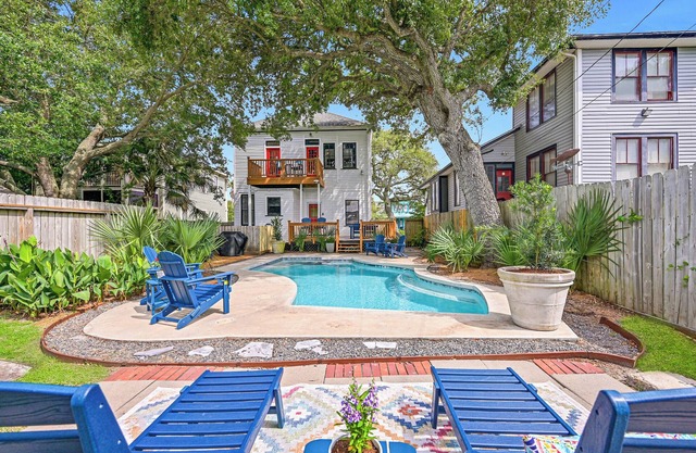 Lafittes Lookout-Huge Pool-HotTub-Fire Pit BBQ!