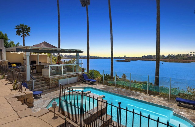 Lagoon Front Villa with a Pool C2375-0