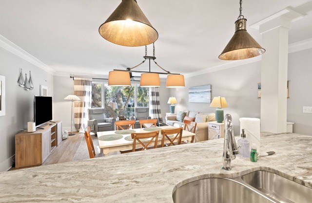 Lagoon Villa 43 - Walk to Ocean! Prime Location!