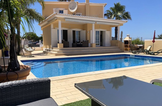 Lagos - Meia Praia Family Friendly Villa Private Pool Mountain Views