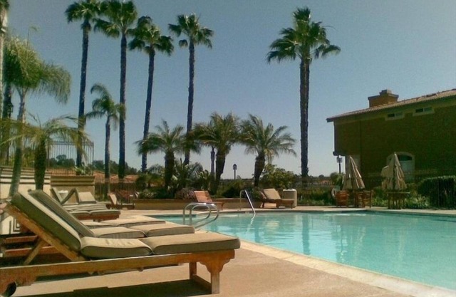 Laguna Condo 1 bed 1 office w/bed Pool/Jacuzzis/Gym