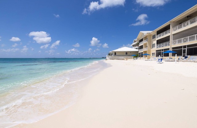 Laguna Del Mar 24 - 3rd floor luxury condo on 7MB - Call Cayman Villas!