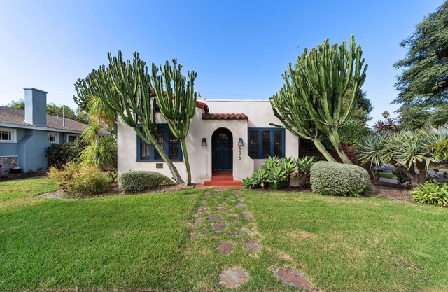 Laid-Back 2BR by the Beach - Monthly