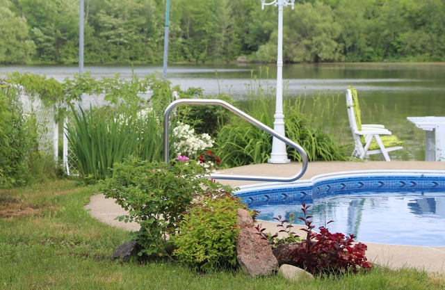 LAKE HOME (Lake, Kayak, Spa, heated salt pool 82-86 degrees )