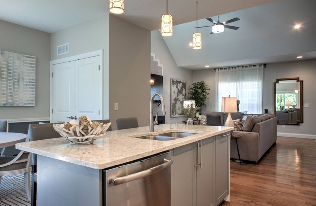 Lake + 4 King Beds + 2.5 Bath +10Min to DT Ashe + Peaceful + Walking Trail