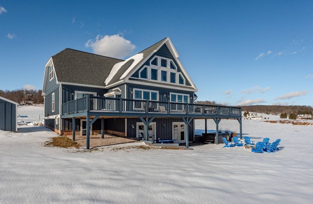 Lake Access Lodge w/Bar & Game Room