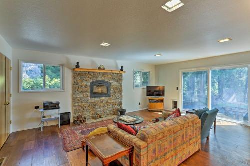 Lake Almanor Country Club Home with Views!