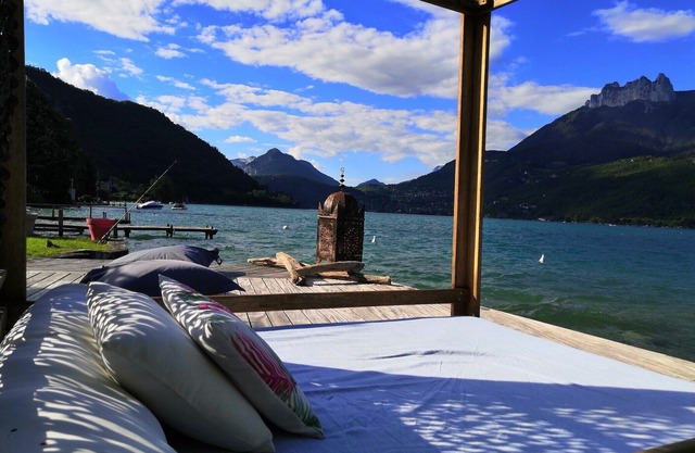 Lake Annecy: luxury waterfront house with lake and mountain views