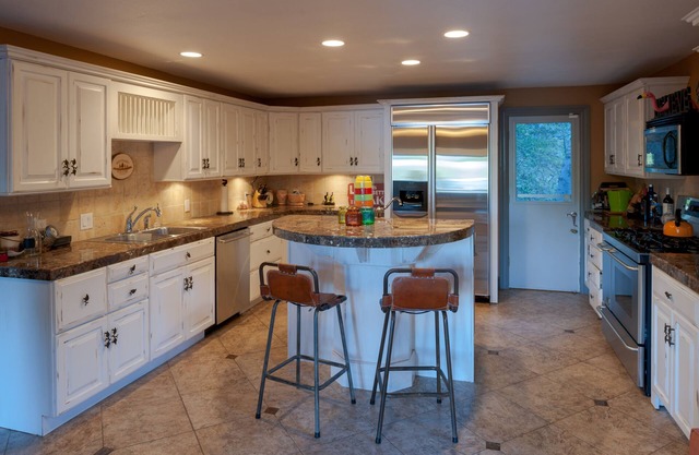 Lake Arrowhead, CA - Beautiful Lake front cabin