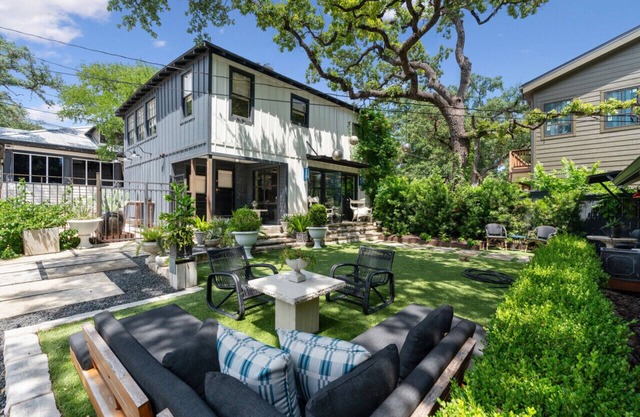 Lake Austin Retreat w/Outdoor Dinning Event Space