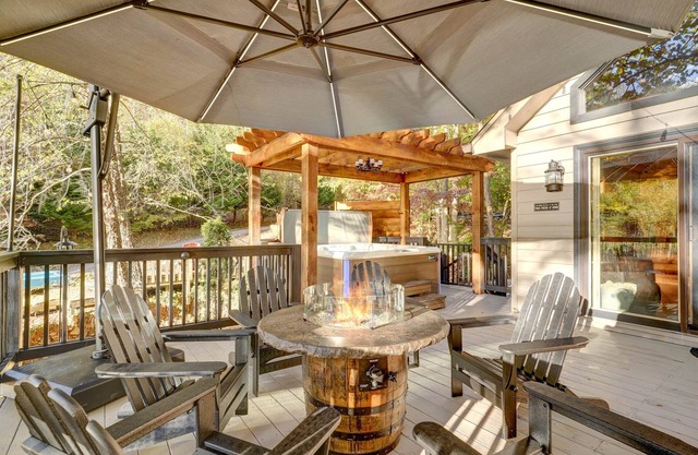 Lake Blue Ridge cabin on lake, creek/hot tub, Creekside Storie. Hot Tub, Cohutta Forest, Hiking, Bik.