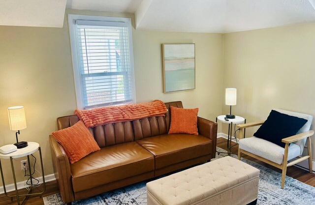 Lake Breeze Stylish Beach Boho 1BD w/Private Deck
