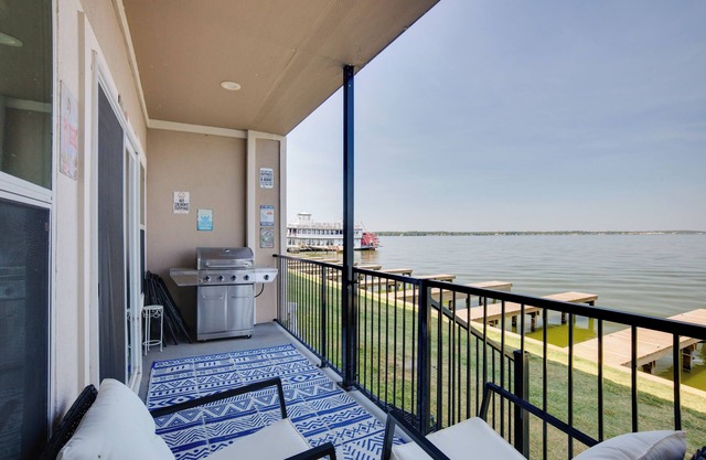 Lake Conroe Waterfront Home: Patio & Shared Pool!