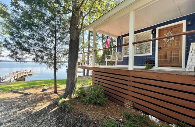 Lake Cottage Big Views Private Dock, Boat Ramp, Kayaks and Putting Green!