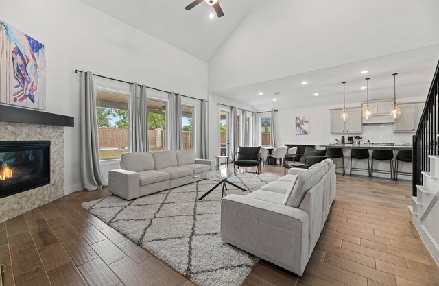 Lake Cove Retreat- 4-Bedroom Escape