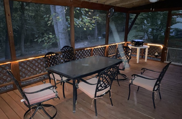 Lake Cumberland Retreat #1 near Somerset, Boat Ramps and Pet Friendly.
