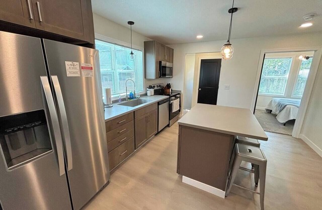 Lake Erie views- 2 mins to downtown & Bayfront