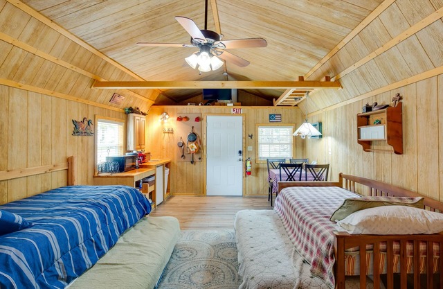 Lake Fork Studio Cabin w/Dock + Boat Ramp!