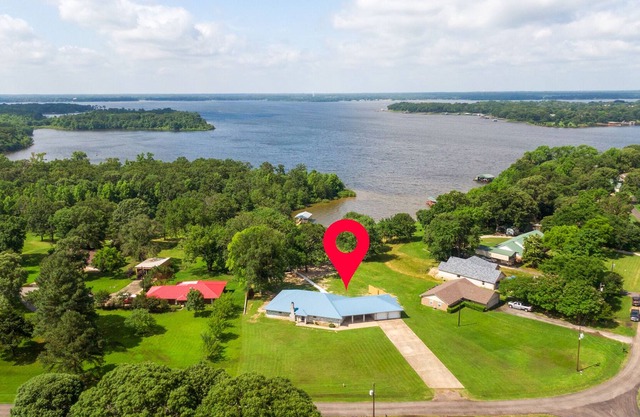 Lake Fork Waterfront Retreat