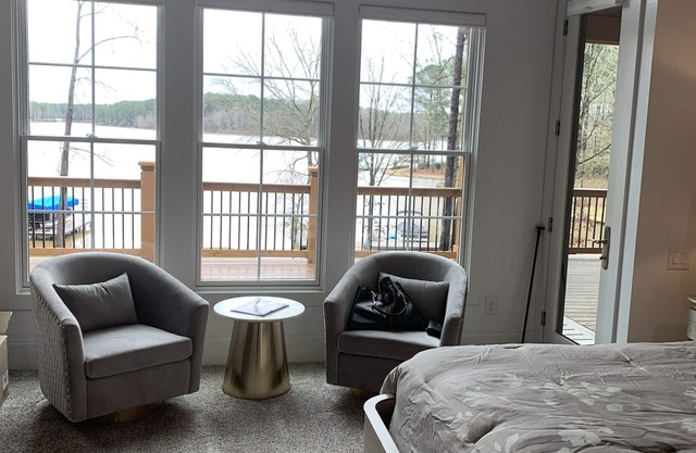 LAKE FRONT 5/5 BD/BA POOL/SPA - PRIVATE DOCK, BOAT AVAIL- NEXT TO RITZ