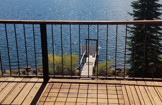 lake-front cabin, beautiful view!