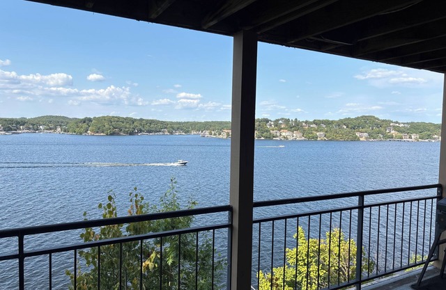 Lake Front Condo with Amazing View!