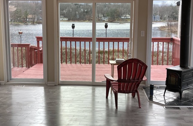 Lake front cottage at very privet location.