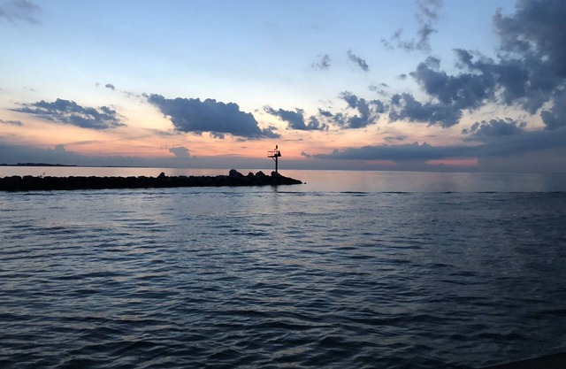 Lake Front Cottage Perfect for Fisherman, Birders, and Family Vacations.