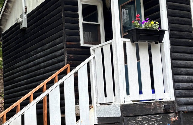 Lake Front Hideaway Resort 10 Total cabins-Lake view and Private Beach