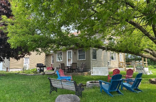 Lake Front House in Beautiful Guffin Bay, Chaumont