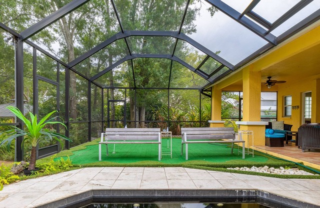 Lake Front-Jacuzzi-Mini Golf-Exclusive