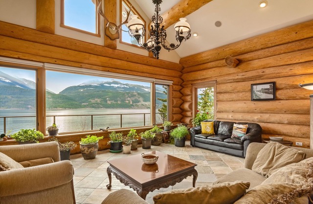 Lake Front Log Home on Kootenay Lake,British Columbia