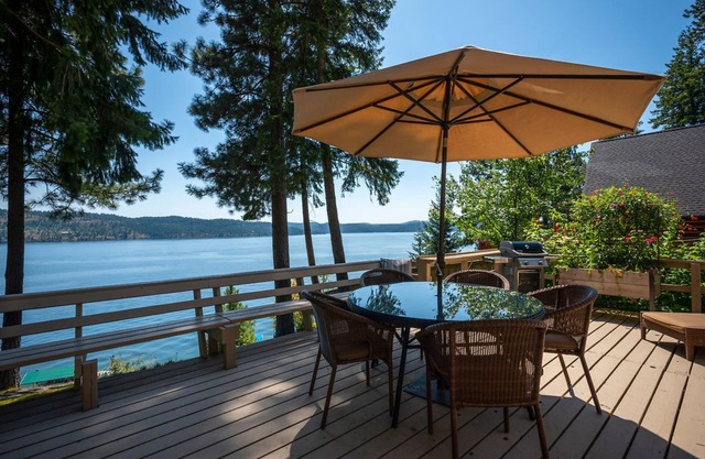 Lake Front New Remodel w/Hot Tub- Coeur d'Alene